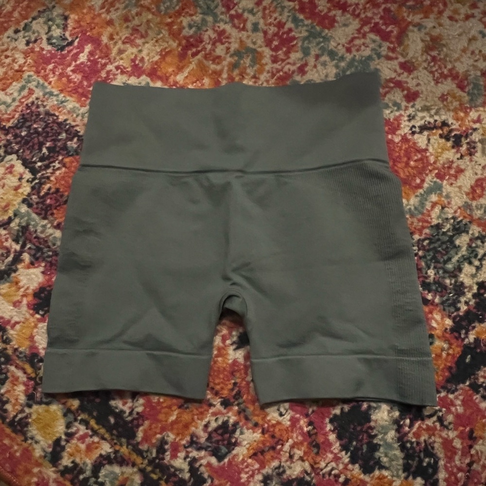 Set Active Grey Biker Shorts